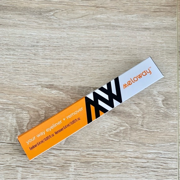 Super Black Your Way Eyeliner + Remover - Picture 3 of 5